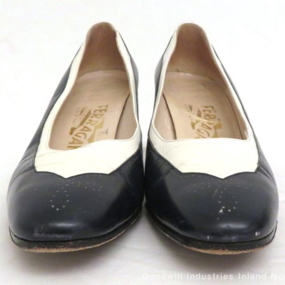Ferragamo Navy Wingtip Heels Size 7.5 - Picture 11 of 15